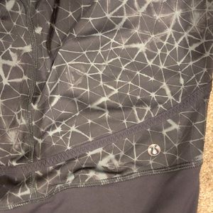 Lululemon black and gray crop leggings